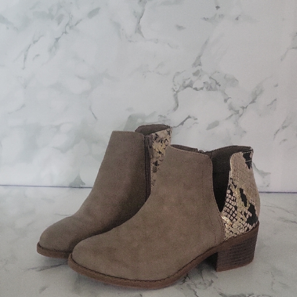 Steve Madden Girls Animal Print Zip Booties